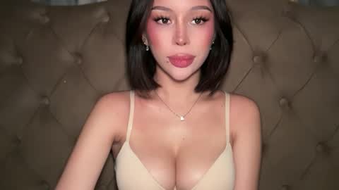 Elle  dont forget to folloW me and thumbs up online show from 05-10-26, 09:58