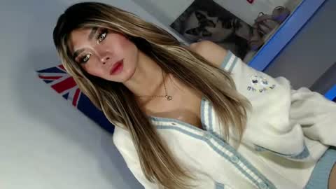 laisa online show from 06-15-26, 09:44
