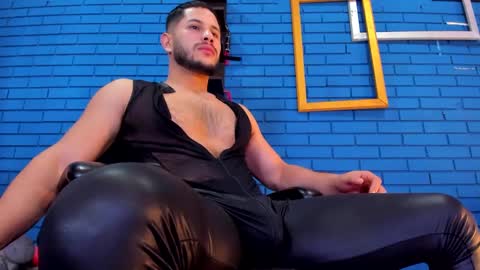 Snapshot of theian26 chatting on 12-19-24, 08:13 Ian Deniel online show from 12-19-24, 08:13