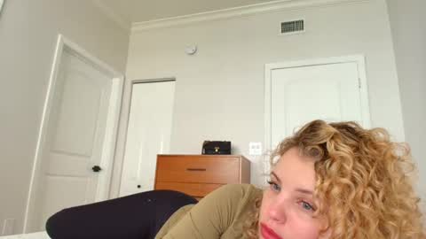 Snapshot of theislandgirl chatting on 01-30-25, 07:48 Lily Marie online show from 01-30-25, 07:48