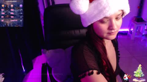 Snapshot of thelittlecherry_ chatting on 12-19-24, 02:45 thelittlecherry_ online show from 12-19-24, 02:45