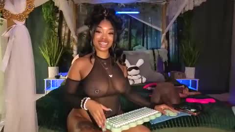 Snapshot of thelovelybrown chatting on 02-20-26, 06:41 thelovelybrown online show from 02-20-26, 06:41