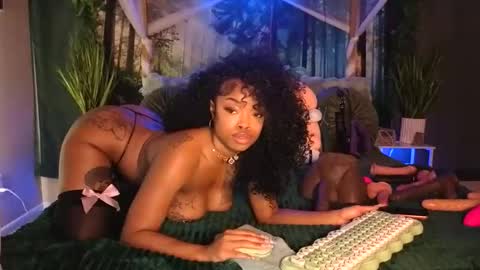 Snapshot of thelovelybrown chatting on 03-11-26, 06:47 thelovelybrown online show from 03-11-26, 06:47