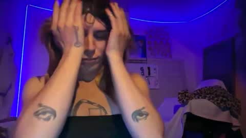 Lucy Lucy online show from 12-22-25, 02:52