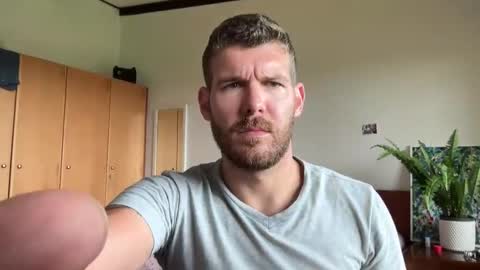 Snapshot of thenakedshaman chatting on 01-10-26, 09:33 TheNakedShaman online show from 01-10-26, 09:33