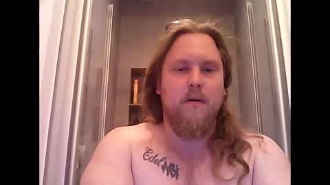 Snapshot of thenewdude1992 chatting on 10-16-25, 06:31 thenewdude1992 online show from 10-16-25, 06:31