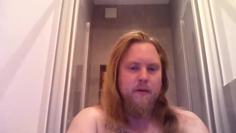 Snapshot of thenewdude1992 chatting on 10-21-25, 06:30 thenewdude1992 online show from 10-21-25, 06:30