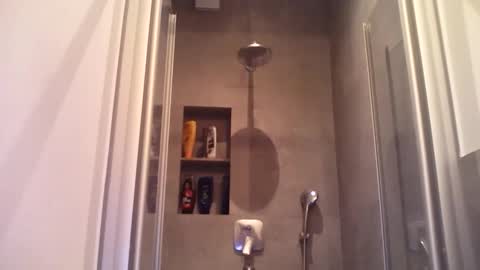 Snapshot of thenewdude1992 chatting on 10-24-25, 04:25 thenewdude1992 online show from 10-24-25, 04:25