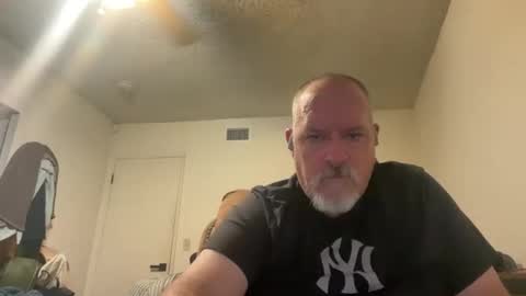 Snapshot of thenewganon chatting on 05-27-26, 04:20 thenewganon online show from 05-27-26, 04:20