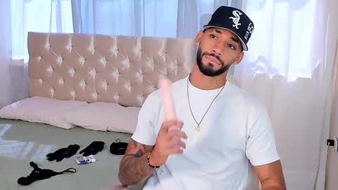 Theo Sky online show from 09-11-25, 01:33