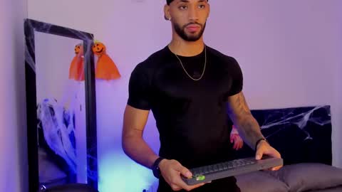 Theo Sky online show from 10-30-25, 03:13