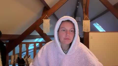 theofficialqueen online show from 04-12-26, 06:13