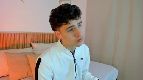  THEO- MATEO  online show from 12-12-24, 11:18