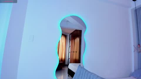  THEO- MATEO  online show from 01-04-25, 08:48