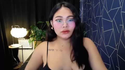 Snapshot of theonly_chin chatting on 02-24-26, 07:12 FRANCINE online show from 02-24-26, 07:12