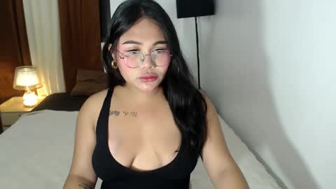 Snapshot of theonly_chin chatting on 04-12-26, 01:54 FRANCINE online show from 04-12-26, 01:54