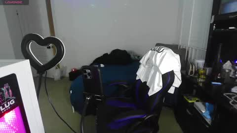 Snapshot of thepluglove chatting on 09-15-25, 04:01 The Plug Love Friends online show from 09-15-25, 04:01