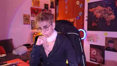 Matt independent model  online show from 05-02-26, 08:58