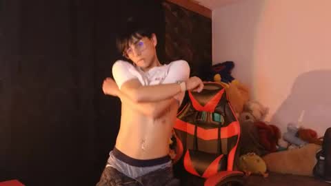 Matt independent model  online show from 05-11-26, 09:34