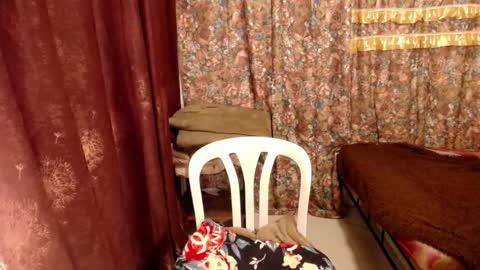 Snapshot of thequeenisback chatting on 01-28-25, 12:36 MIMI online show from 01-28-25, 12:36