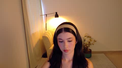 Snapshot of therose_mar chatting on 02-19-26, 10:28 Mar online show from 02-19-26, 10:28