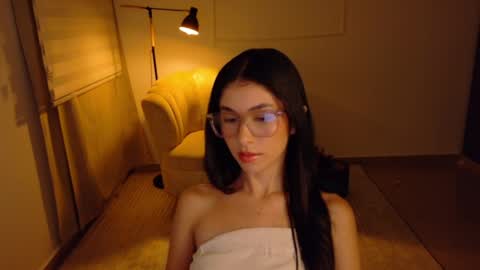 Snapshot of therose_mar chatting on 04-01-26, 01:06 Mar online show from 04-01-26, 01:06
