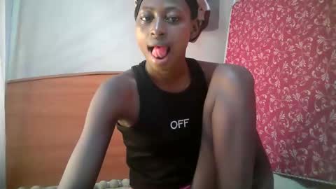 Snapshot of therry_heart chatting on 04-04-26, 03:38 hearty online show from 04-04-26, 03:38