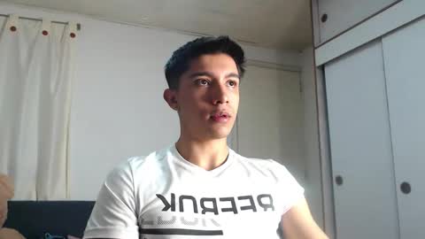 Snapshot of thesaint_xxx chatting on 03-12-26, 04:51 thesaint_xxx online show from 03-12-26, 04:51