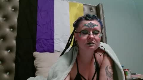 Siren of the Fae online show from 12-04-25, 01:48