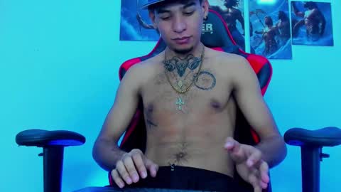 Snapshot of theskinny8inch_ chatting on 01-12-25, 05:13 theskinny8inch_ online show from 01-12-25, 05:13