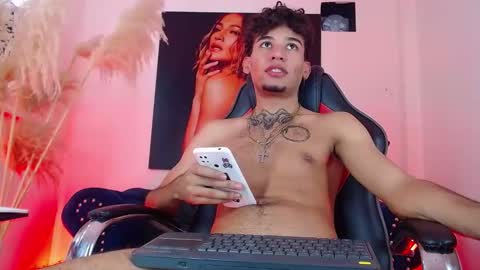 Snapshot of theskinny8inch_ chatting on 01-13-25, 08:05 theskinny8inch_ online show from 01-13-25, 08:05