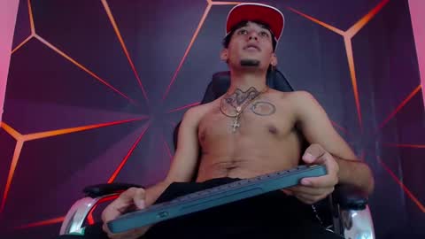 Snapshot of theskinny8inch_ chatting on 01-19-25, 05:26 theskinny8inch_ online show from 01-19-25, 05:26