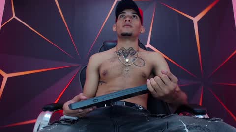 Snapshot of theskinny8inch_ chatting on 01-24-25, 05:21 theskinny8inch_ online show from 01-24-25, 05:21