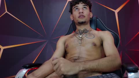 Snapshot of theskinny8inch_ chatting on 01-25-25, 10:19 theskinny8inch_ online show from 01-25-25, 10:19