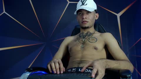 Snapshot of theskinny8inch_ chatting on 01-26-25, 09:29 theskinny8inch_ online show from 01-26-25, 09:29