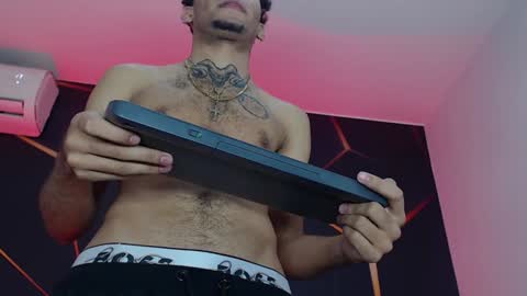 Snapshot of theskinny8inch_ chatting on 01-28-25, 05:22 theskinny8inch_ online show from 01-28-25, 05:22