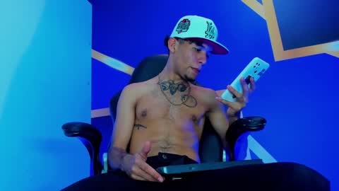 Snapshot of theskinny8inch_ chatting on 02-06-25, 10:59 theskinny8inch_ online show from 02-06-25, 10:59