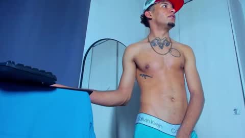 Snapshot of theskinny8inch_ chatting on 03-07-25, 04:11 theskinny8inch_ online show from 03-07-25, 04:11