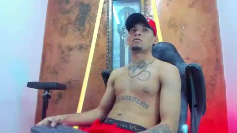 Snapshot of theskinny8inch_ chatting on 09-13-25, 05:18 theskinny8inch_ online show from 09-13-25, 05:18