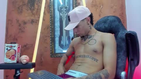 Snapshot of theskinny8inch_ chatting on 09-15-25, 07:08 theskinny8inch_ online show from 09-15-25, 07:08