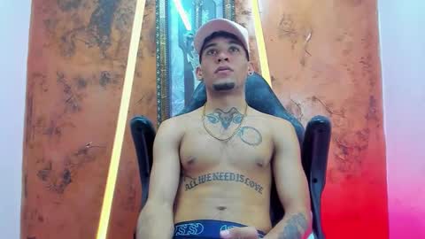 Snapshot of theskinny8inch_ chatting on 09-18-25, 04:58 theskinny8inch_ online show from 09-18-25, 04:58