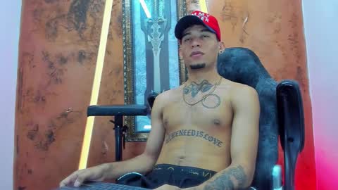 Snapshot of theskinny8inch_ chatting on 09-20-25, 05:41 theskinny8inch_ online show from 09-20-25, 05:41