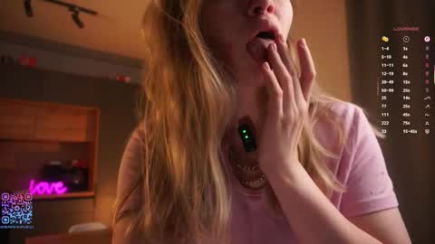 Mia online show from 10-27-25, 02:43