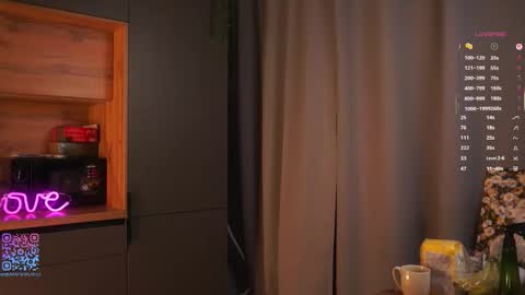 Mia online show from 10-29-25, 02:52