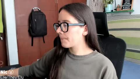 Snapshot of thetropicalseduction chatting on 02-17-26, 01:40 Nicole online show from 02-17-26, 01:40