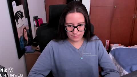 Snapshot of thetropicalseduction chatting on 05-07-26, 02:44 Nicole online show from 05-07-26, 02:44
