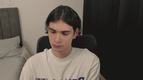 Snapshot of thiaan__ chatting on 12-21-24, 12:53 thiaan__ online show from 12-21-24, 12:53