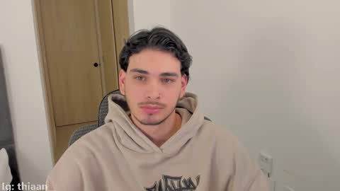 Snapshot of thiaan__ chatting on 10-29-25, 11:50 thiaan__ online show from 10-29-25, 11:50