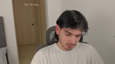 Snapshot of thiaan__ chatting on 01-05-26, 11:30 thiaan__ online show from 01-05-26, 11:30