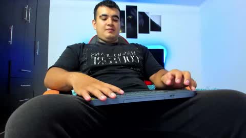 Snapshot of thiago_cp01 chatting on 11-16-25, 06:30 Thiago online show from 11-16-25, 06:30